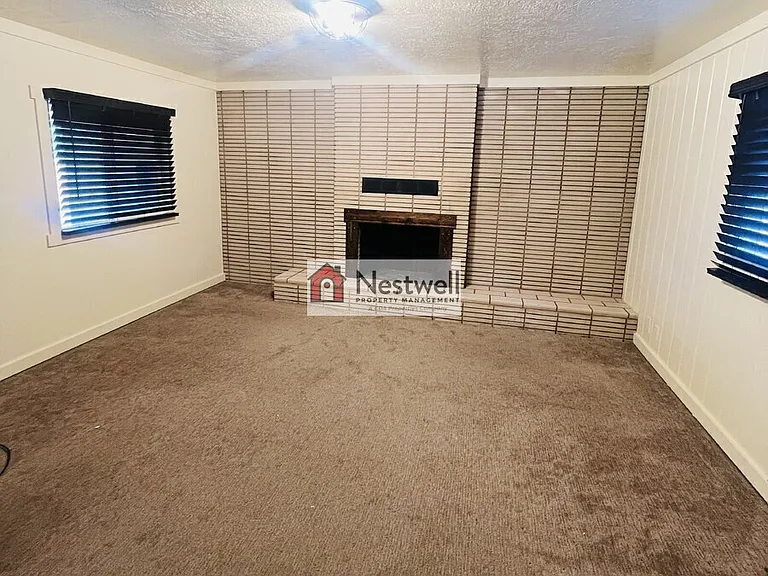 254 E Main St — Photo 4