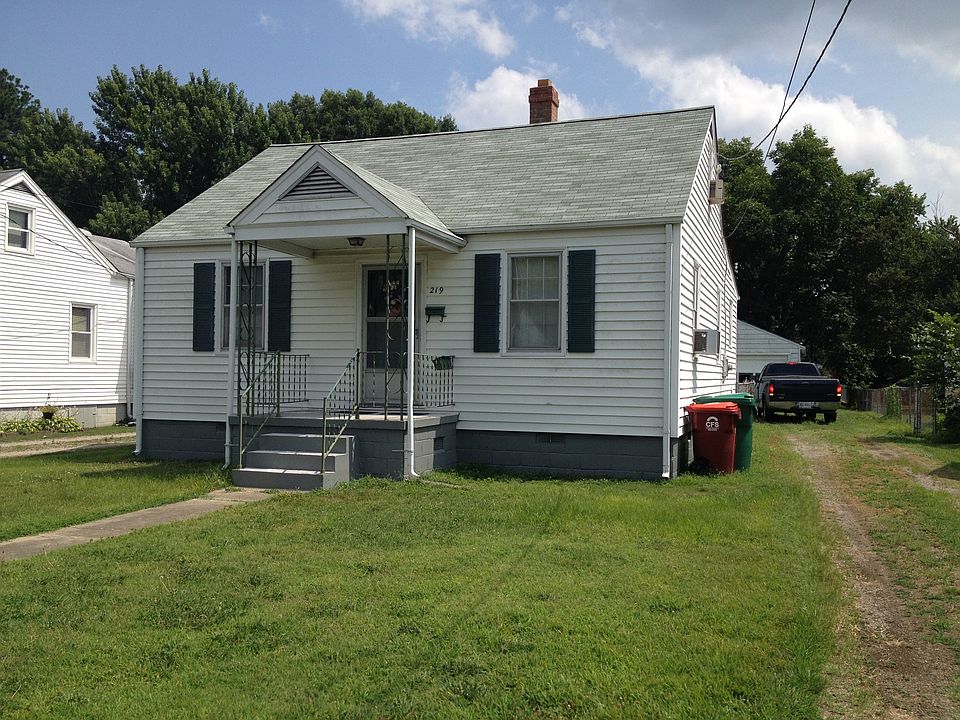 Outside 219 Plumtree Ave.