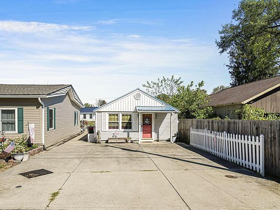 3rd image of 15244 Township Road 403