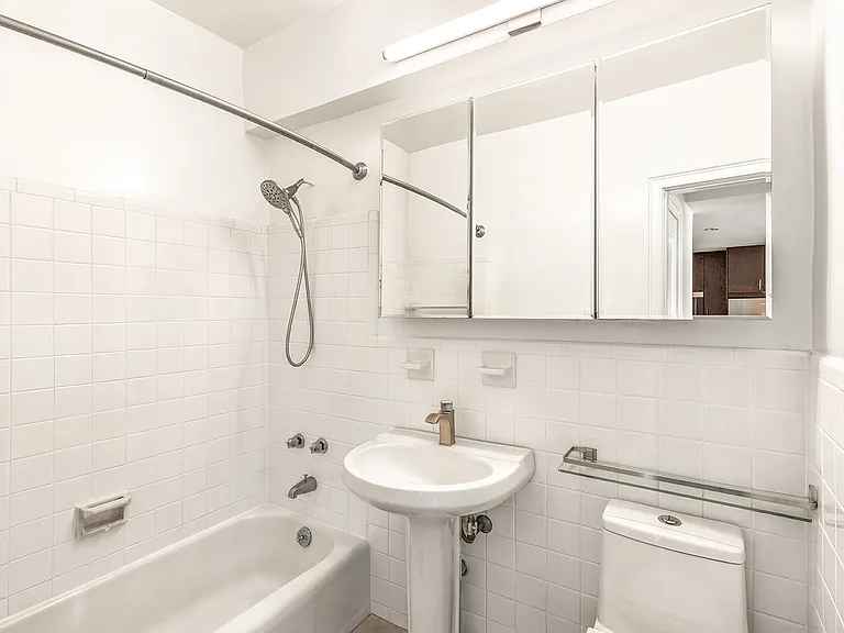 201 E 25th St #17B — Photo 6
