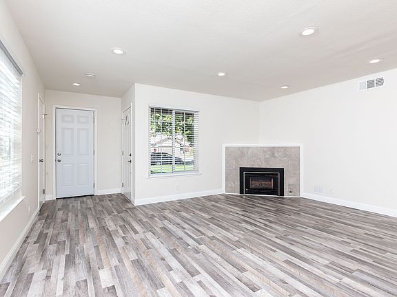 4th image of 6281 Mahan Dr