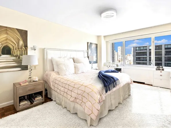 303 East 57th Street image 8 of 12