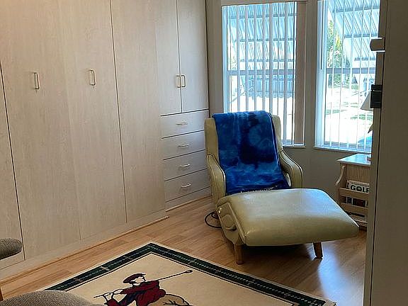 2nd bedroom with Murphy-bed 
