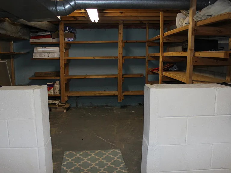 Walk in crawl space