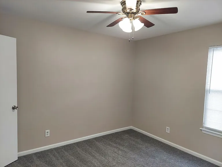 1420 Deerpond Ln — Photo 7