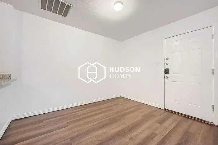 3 bed, 1.0 bath, 700 sqft, $1,225 — Photo 4