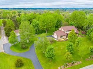 5923 S Oak Rd, West Bend, WI 53095