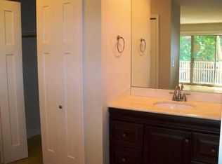 1216 Pine St APT B, Glenview, IL 60025