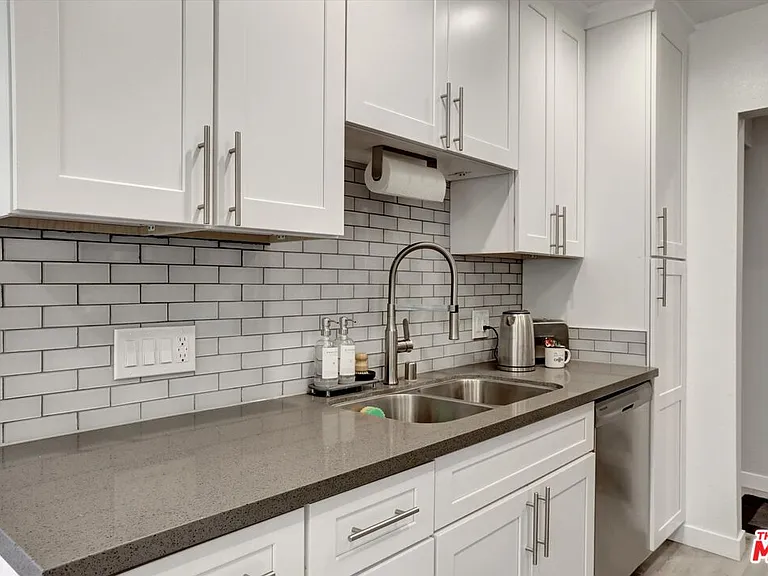 7300 Franklin Ave #346 — Photo 6
