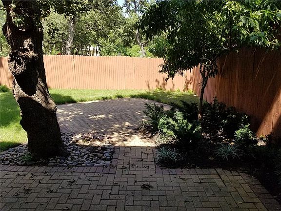 4th image of 609 Rosemead Dr
