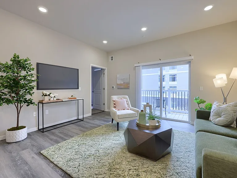 Northside Village Apartments — Photo 42