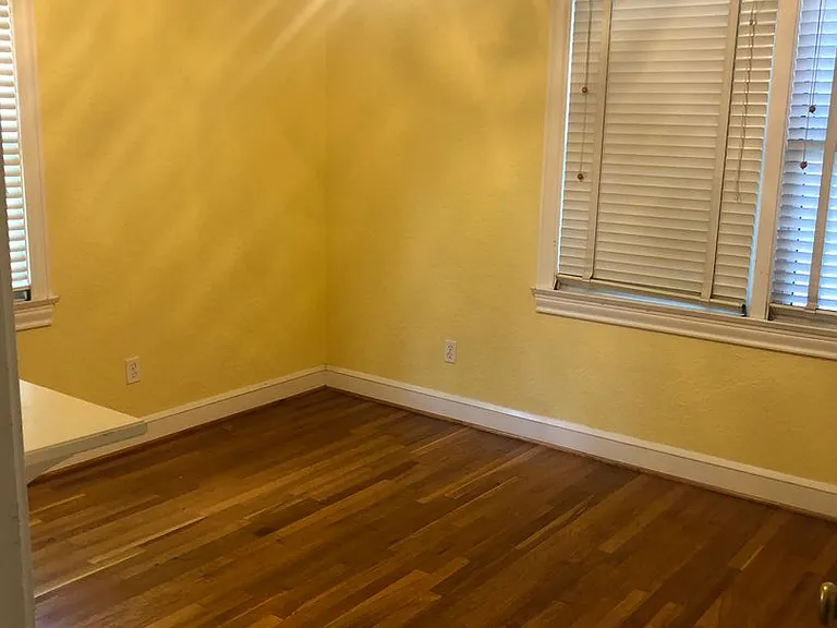 918 Bowie St — Photo 12