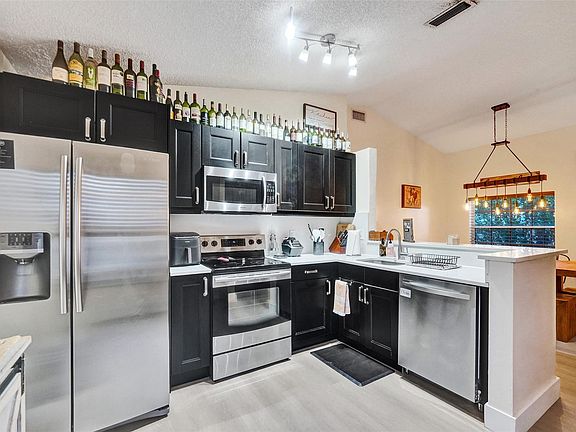 3rd image of 895 SW 180th Terrace