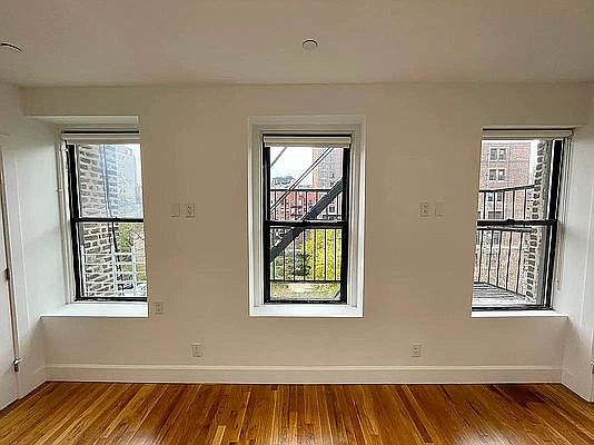 5th image of 43 2nd Ave APT 6