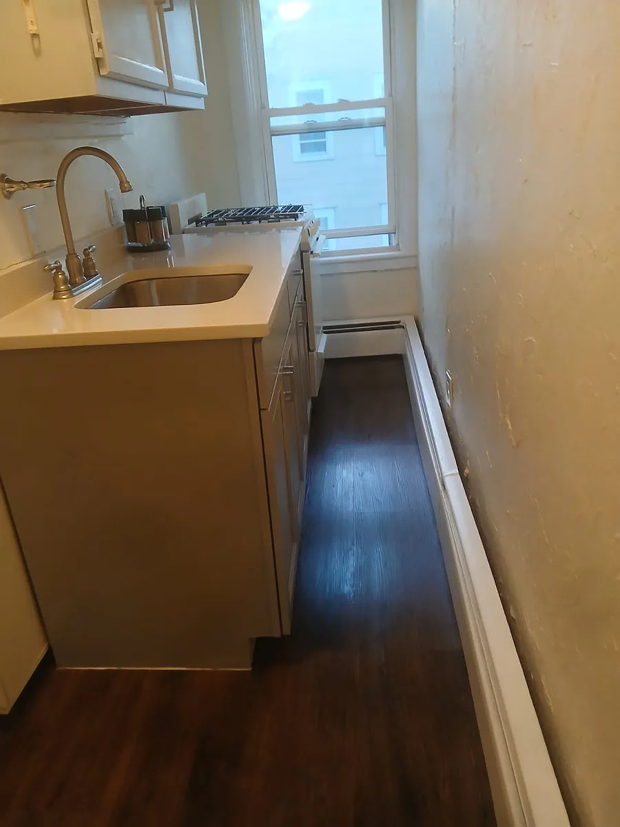 Building Photo - 56 E Walnut St #2