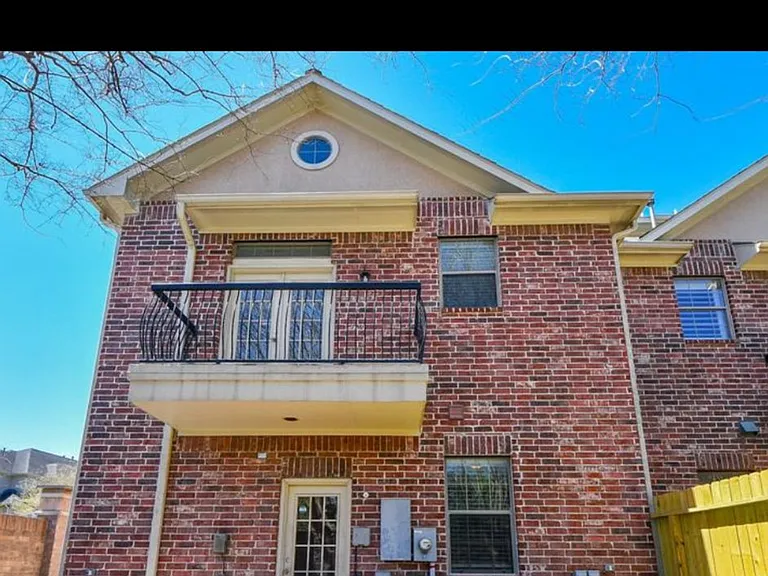 8002 Stoneyway Dr — Photo 3