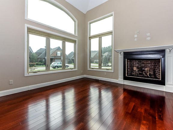 5th image of 270 Savannah Park Dr