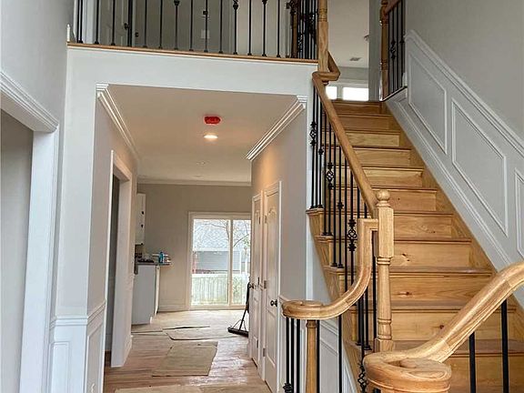 3rd image of 671 Evelyn Ave