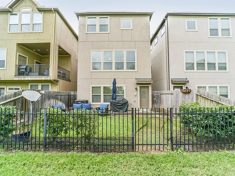 1517 Miles Oaks Pl — Photo 39