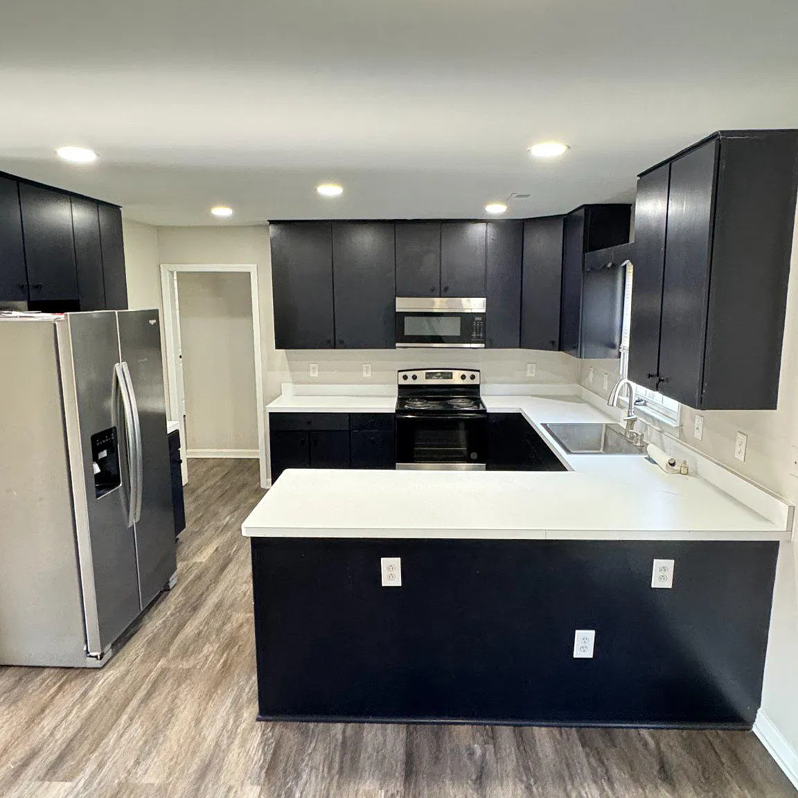 3 bed, 2.0 bath, 1366 sqft, $2,400 — Photo 4
