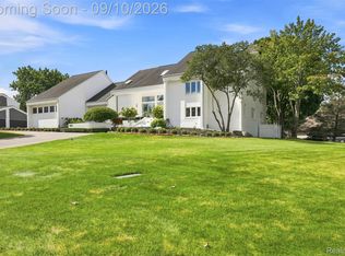 3802 Columbia Dr, Bloomfield Hills, MI 48302