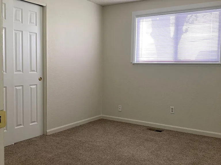 3804 S Cascade St — Photo 9