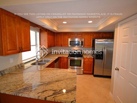 4th image of 236 SW 32nd Ter