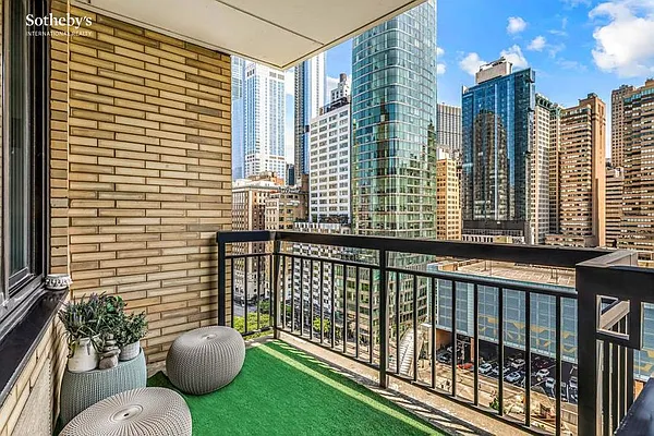 Rented by Sotheby's International Realty | media 12