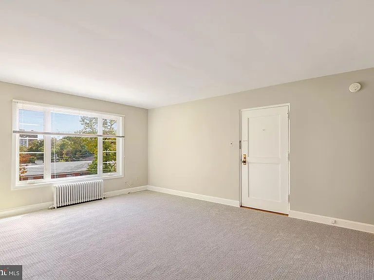 1410 N Quinn St #7 — Photo 2