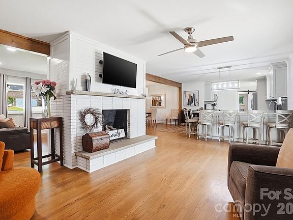 4th image of 1405 Colony Rd
