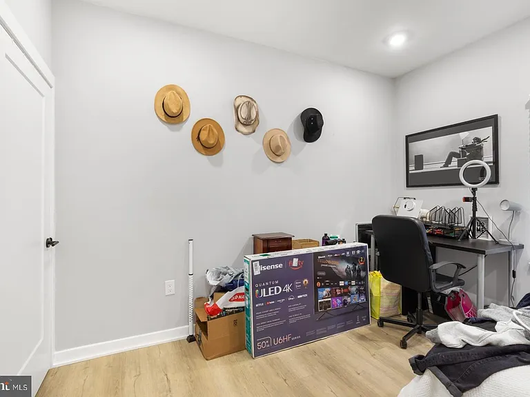 919 N 15th St #1R — Photo 15