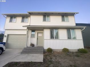 672 Parker Loop, Silverton, OR 97381