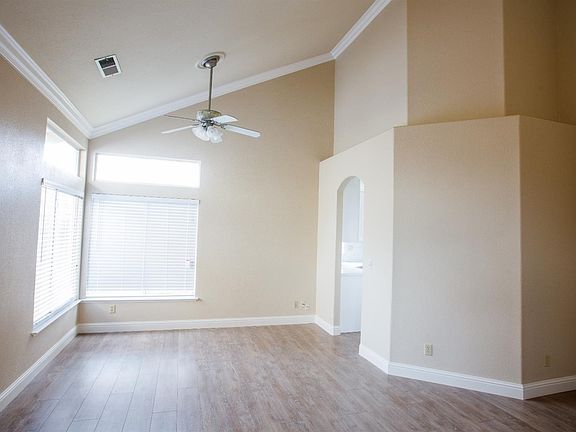 Living/formal dining