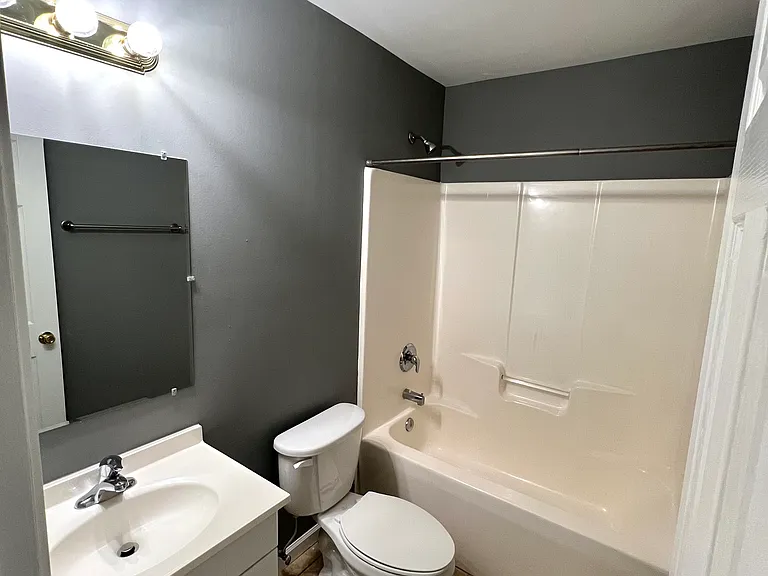 919 Wainwright Ave — Photo 7