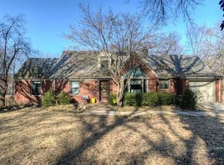 8024 Meadow Ln, Leawood, KS 66206
