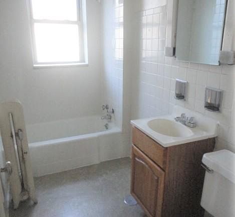 4th image of 5105 N Winchester Ave #3A