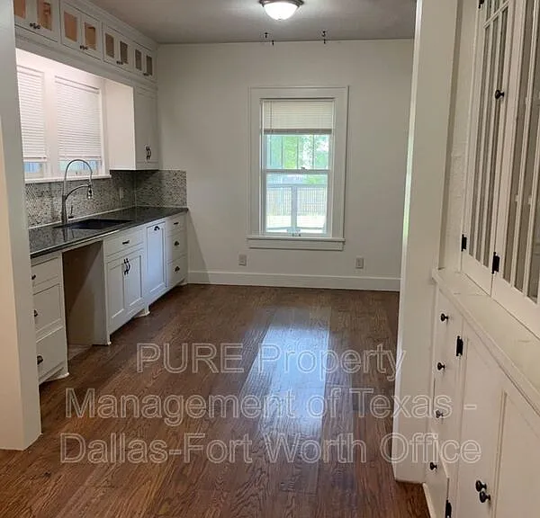 501 E Monroe St — Photo 18