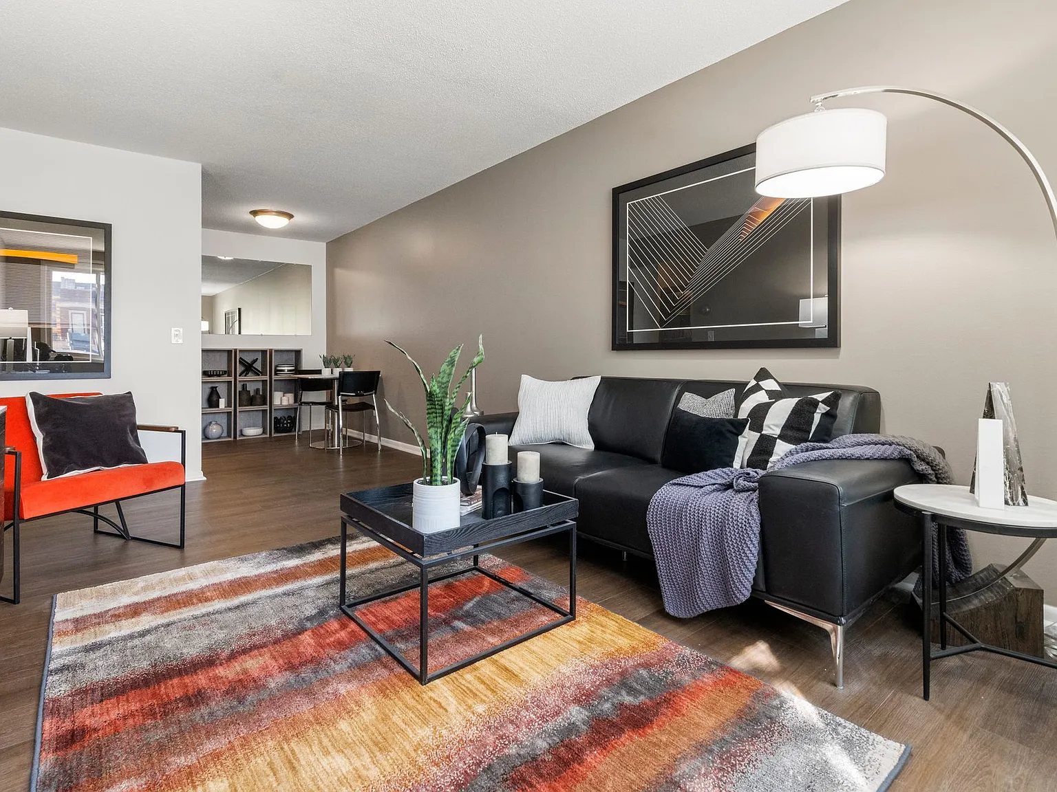 Uptown Square Apartments — Photo 1
