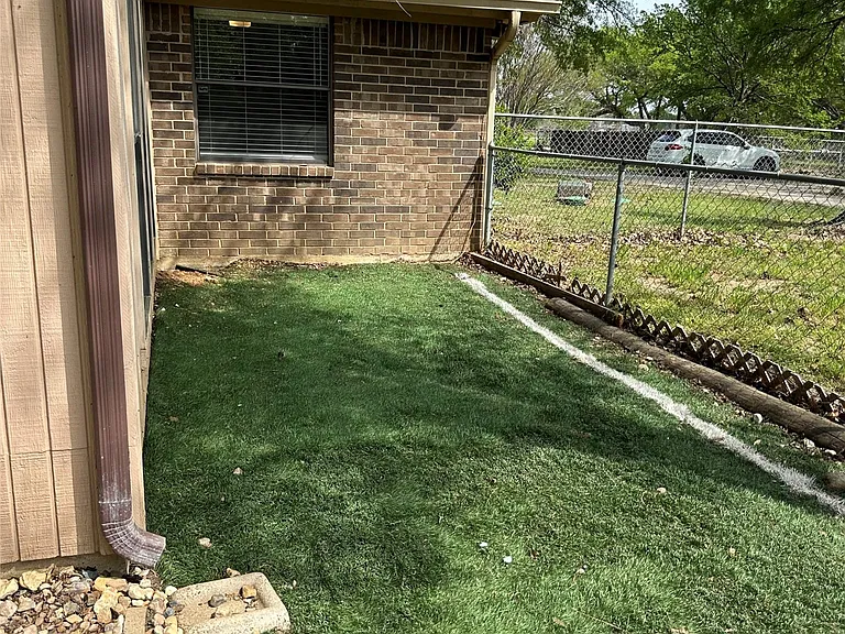 228 S Pearson Ln — Photo 19
