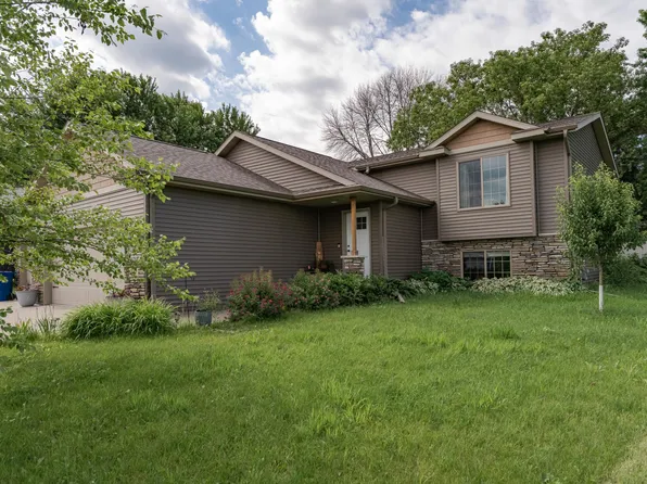 417 7th St NW, Dodge Center, MN 55927