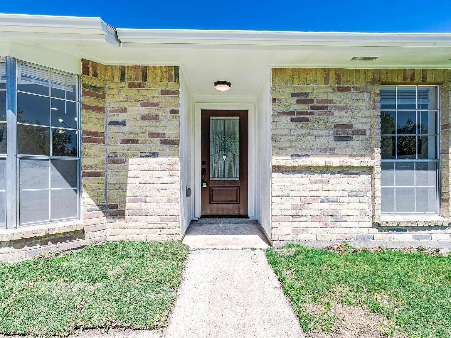 3 bed, 2.0 bath, 1584 sqft, $1,800 — Photo 3