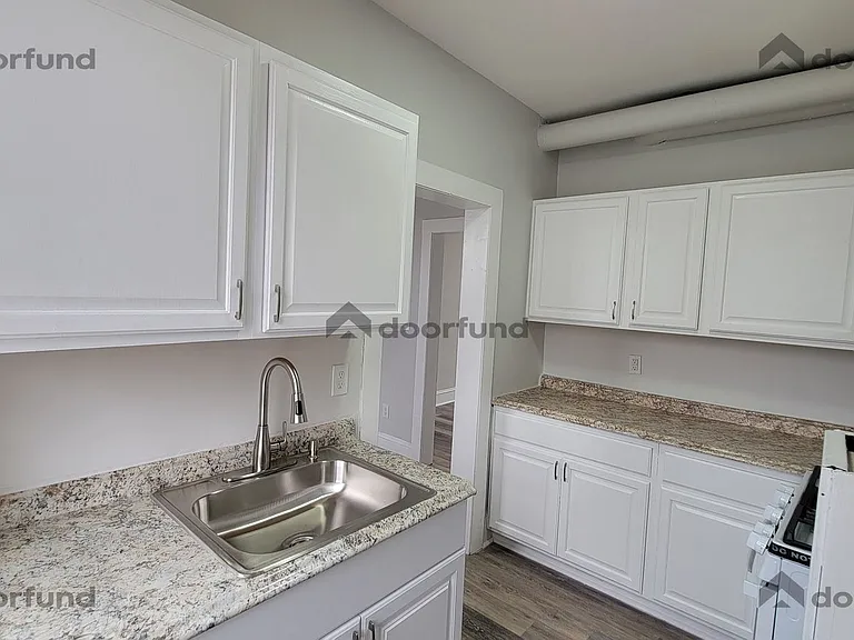 1004 Main St #3 — Photo 5