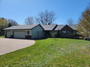 W8523 Whitetail Trl, Hortonville, WI 54944