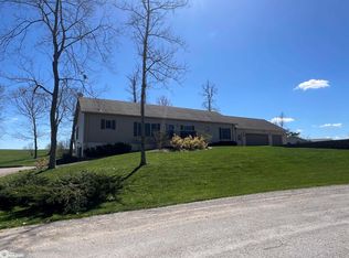 2305 Walton Lake Dr, Fairfield, IA 52556
