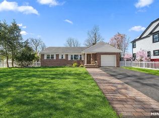 219 N Farview Ave, Paramus, NJ 07652