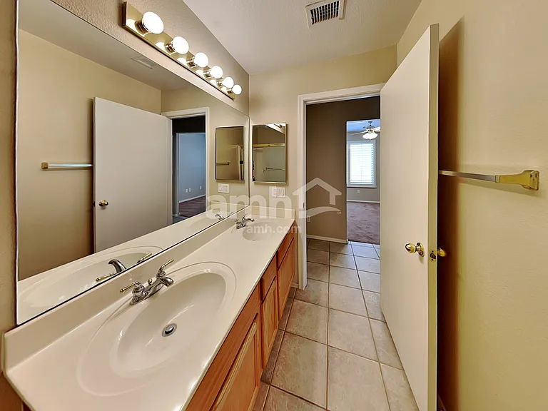 7462 W Mohawk Ln — Photo 18