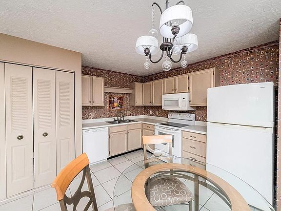 5th image of 1455 Ashbourne Dr
