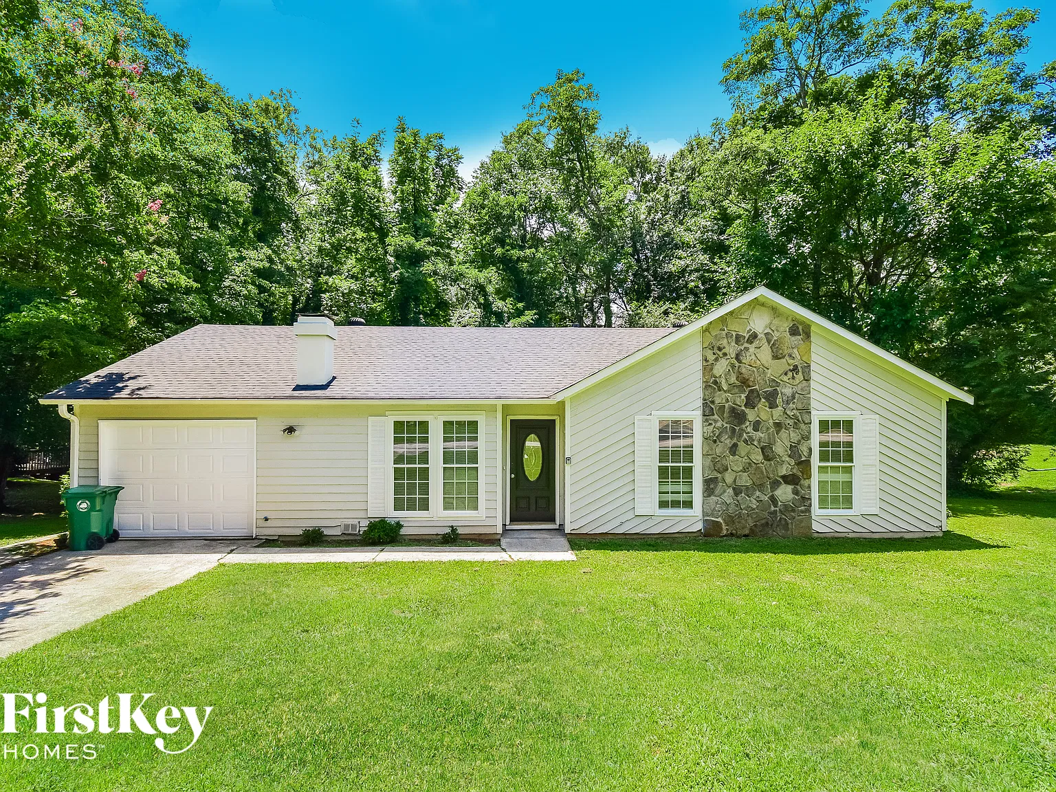 3 bed, 2.0 bath, 1152 sqft, $2,005 — Photo 1