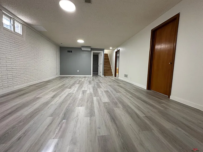 1839 W Arlington Cir — Photo 31