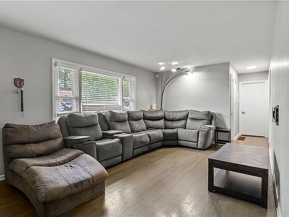 3rd image of 3504 S Bowen St
